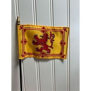 Scotland Royal Lion Rampant Vintage Desk Table Flag with Wood Base